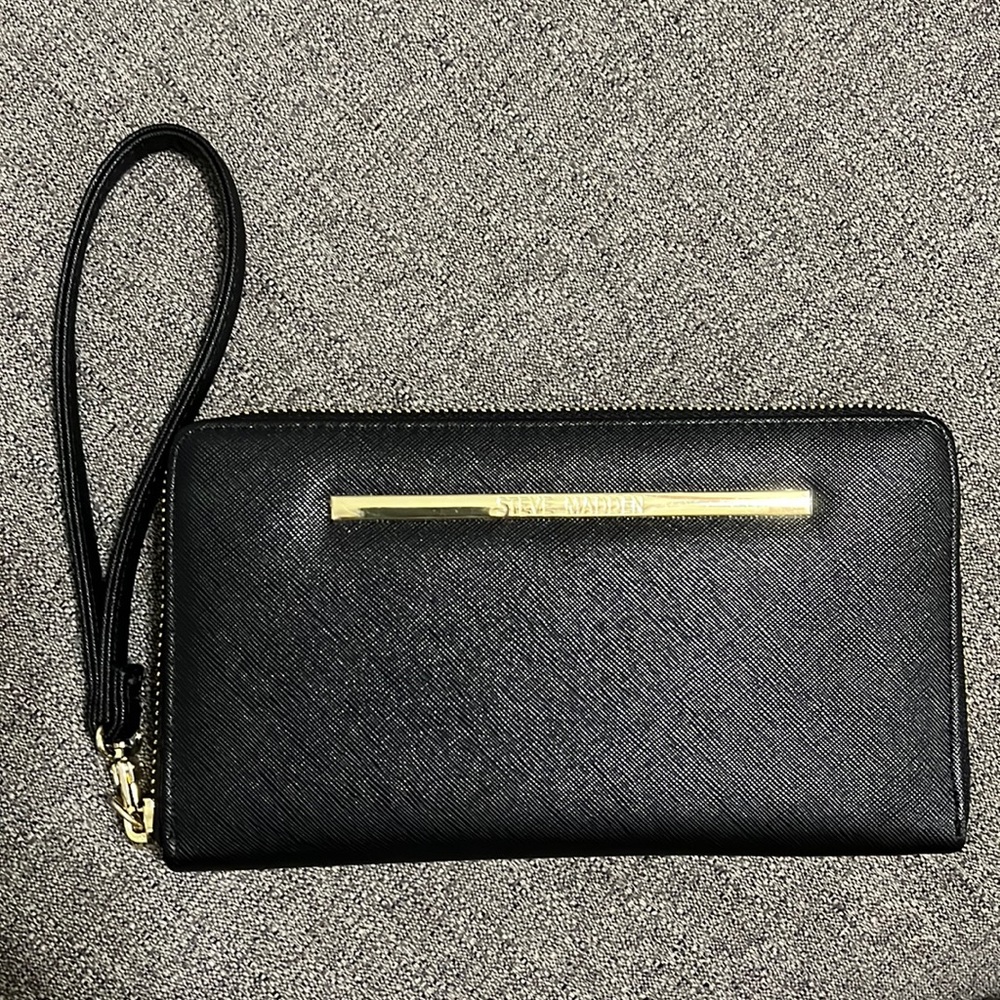 Steve Madden wristlet wallet